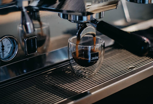 A ristretto kávé a hosszú kávé ellentetje, a kávé fajták közül a legkoncentráltabb.