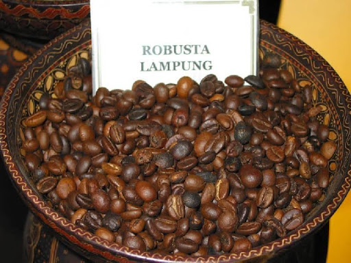 Pörkölt robusta kávé szemek Indonéziából. 
Pixabay