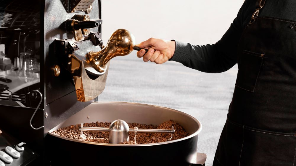 A kotyogós kávéfőzés titka, a minőségi kávébab, a jó pörkölés, valamint a megfelelő őrlés és főzési technika.