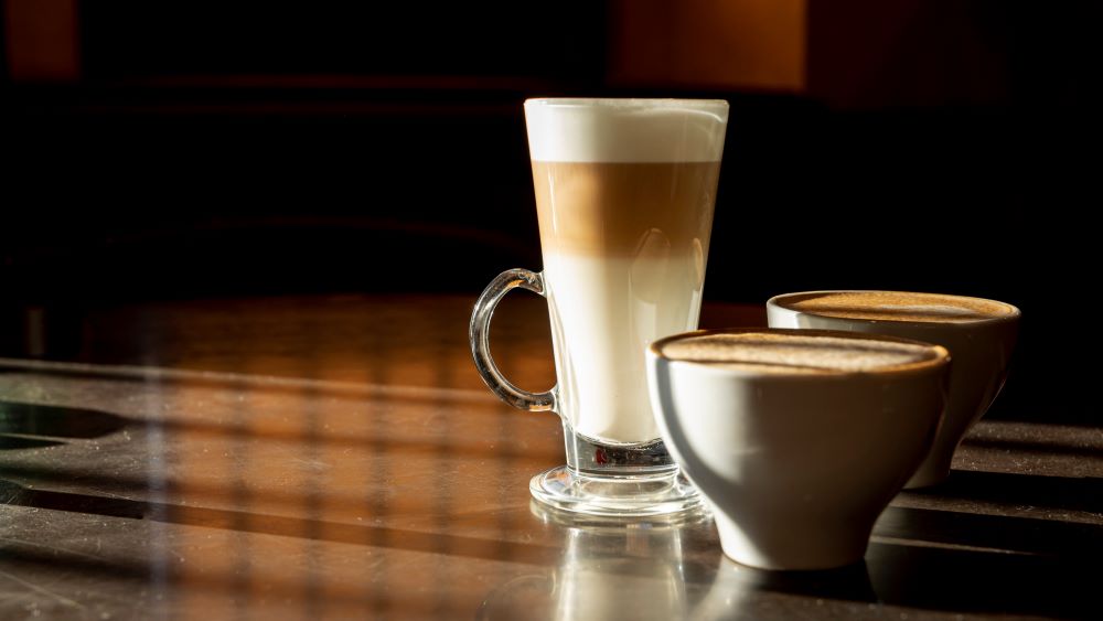 A latte macchiato egy olasz tejes kávéital.